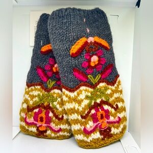 NWT French Knot Wool and Mohair Gloves in Meadow